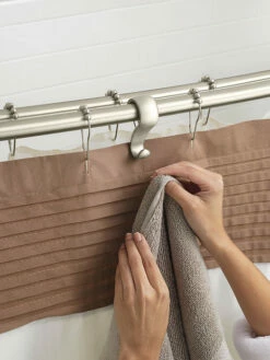 Moen Brushed Nickel Shower Curtain Rings -Hot Sale Moen Store dn2140bn sr2100bn glam2.tif