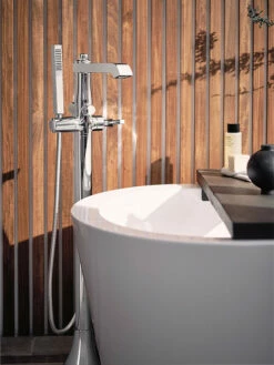 Flara Chrome One-handle Tub Filler Includes Hand Shower