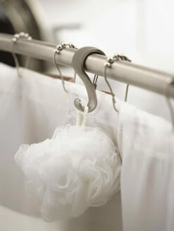 Moen Brushed Nickel Shower Curtain Rings -Hot Sale Moen Store sr2100bn sr2300bn glam4.tif