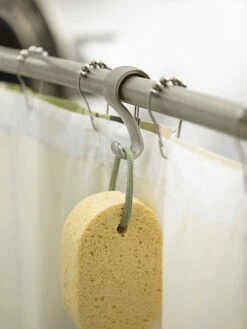 Moen Brushed Nickel Shower Curtain Rings -Hot Sale Moen Store sr2100bn sr2300bn glam5.tif